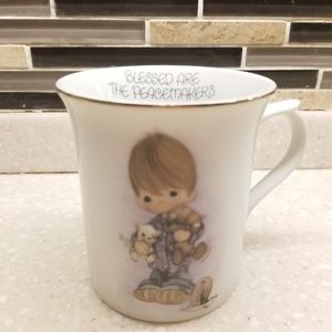 Vintage PRECIOUS MOMENTS "Blessed are the Peacemakers" mug